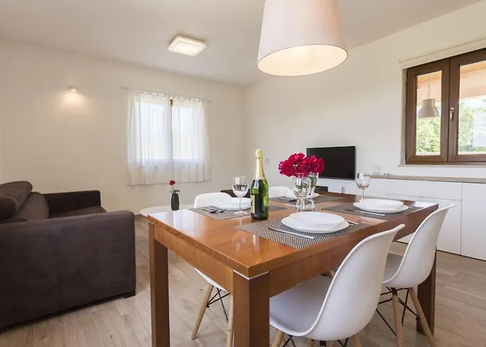 Nina With A Heated Pool Tatil Evi Loborika