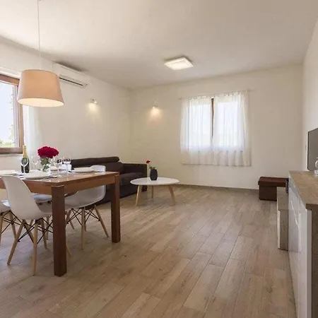 Nina With A Heated Pool * Loborika