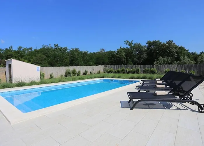 Nina With A Heated Pool * Loborika