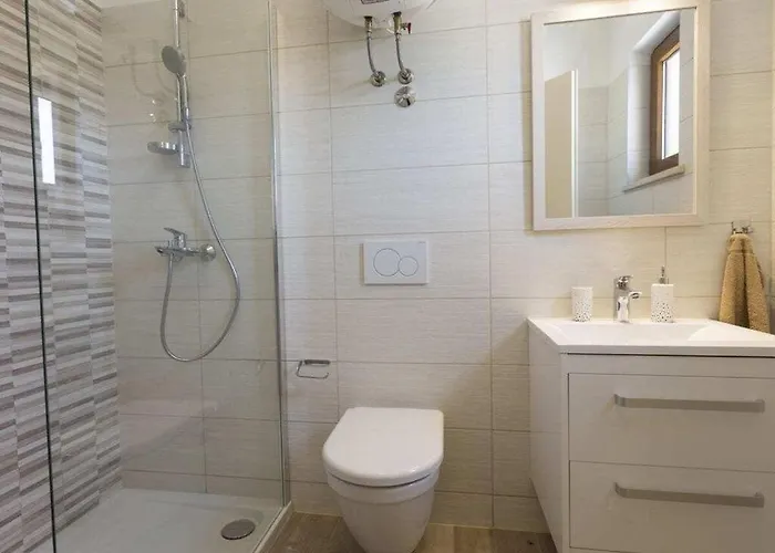 Nina With A Heated Pool Vikendica